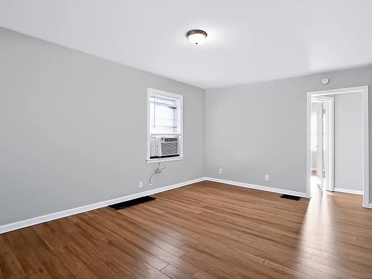 1931 N Drexel Ave — Photo 17