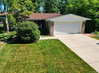 38924 Dover St, Livonia, MI 48150