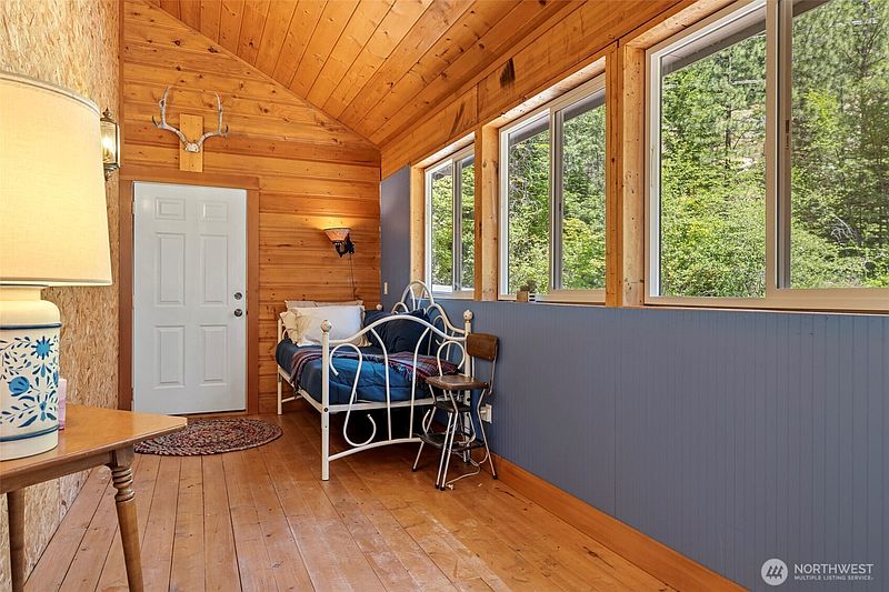 5th image of 18044 Nason Ridge Road