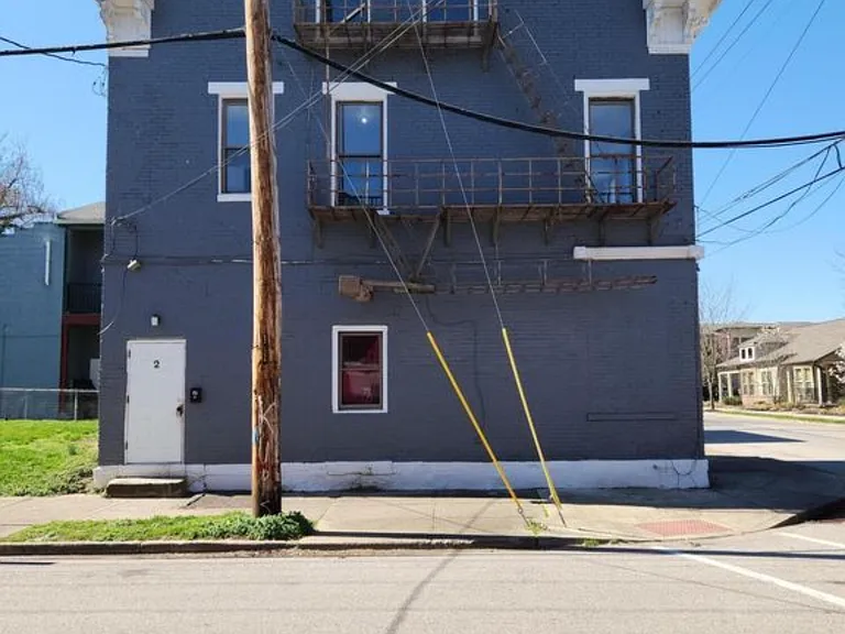 231 E 11th St #2 — Photo 9