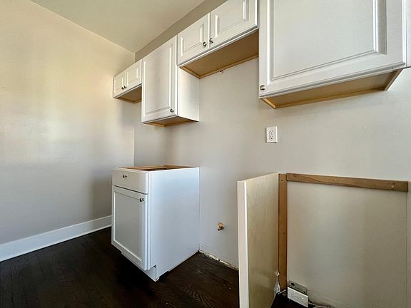 5th image of 1641 W North Shore Ave APT 3B