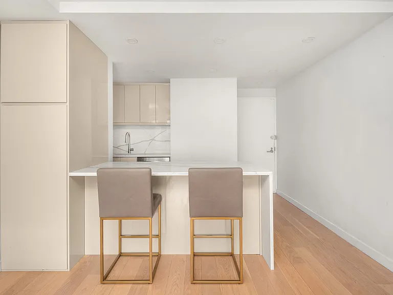 115 E 9th St #7B — Photo 4