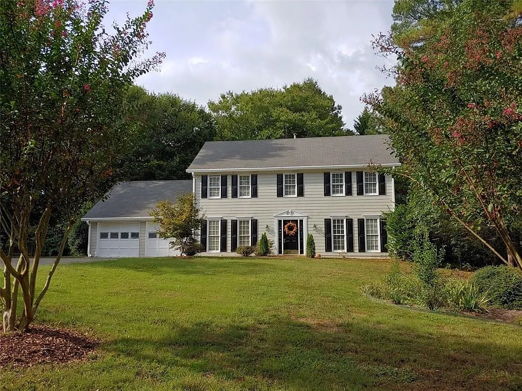 5 bed, 2776 sqft, $3,200 — Photo 2
