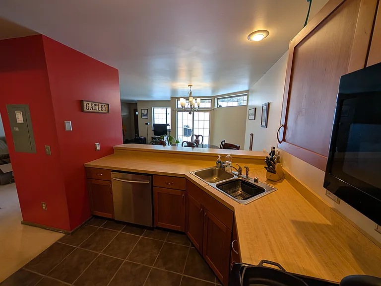 78 Winding Brook Dr — Photo 3