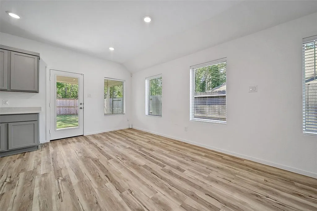 3 bed, 2093 sqft, $2,800 — Photo 4