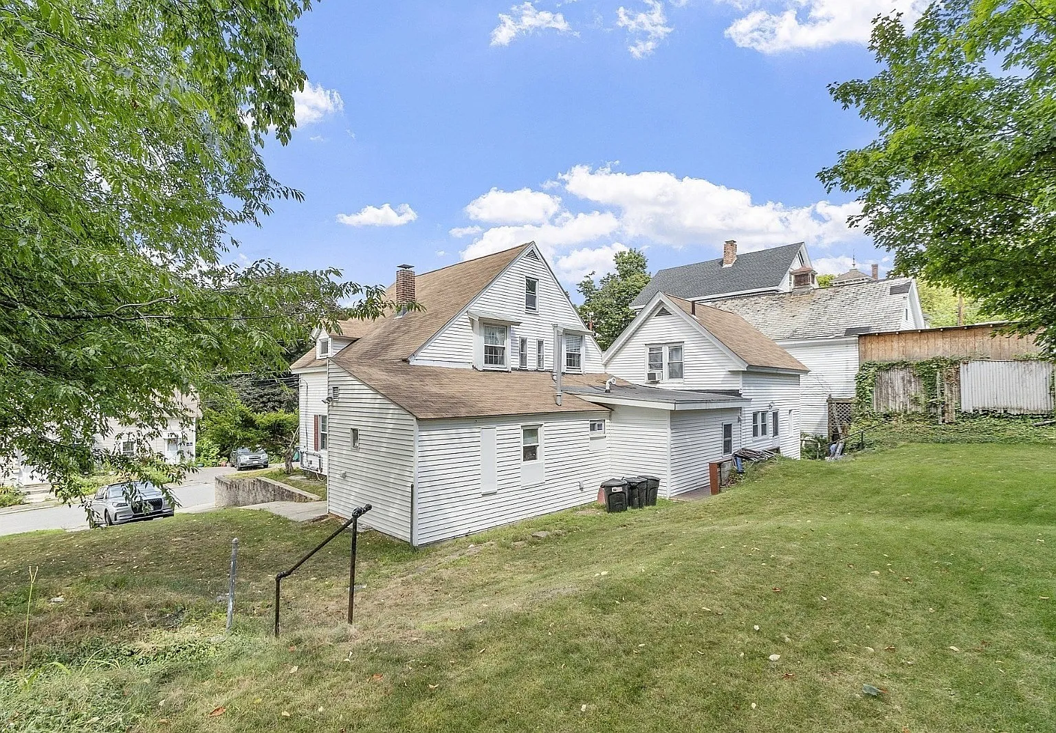 5 bed, 2.0 bath, 1616 sqft, $2,800 — Photo 3