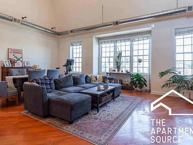 2029 W Division St #PENTHOUSE — Photo 2