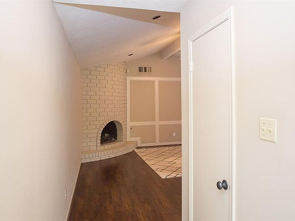 3rd image of 18 Pinehurst Ln