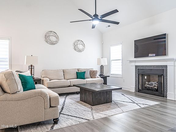 3rd image of 126 Courtland Circle