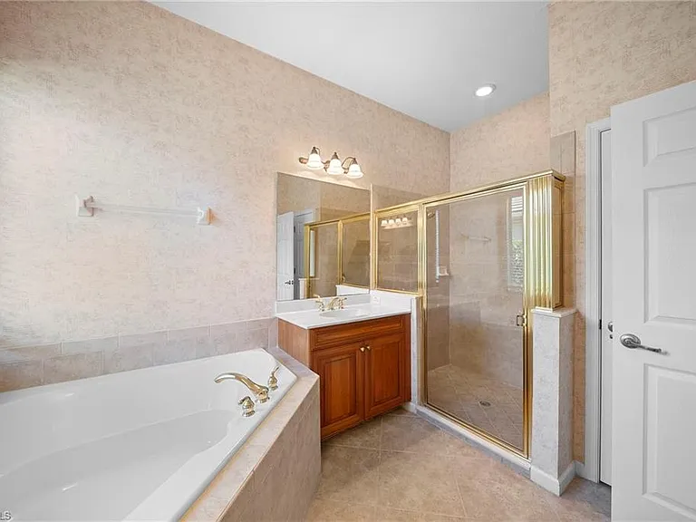 7914 Founders Cir — Photo 17
