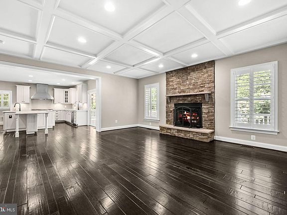 3rd image of 8404 Stonewall Dr