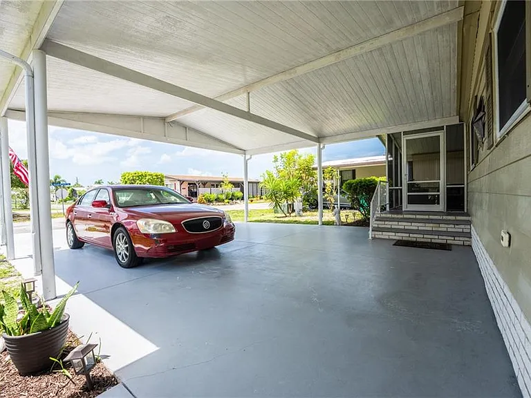 953 Bunker Hill Dr — Photo 3