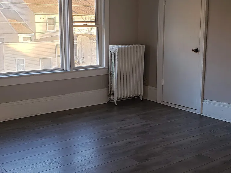 8 Warren St #3 — Photo 8