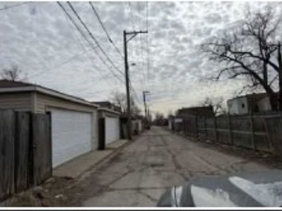 4th image of 1226 S Kolin Ave