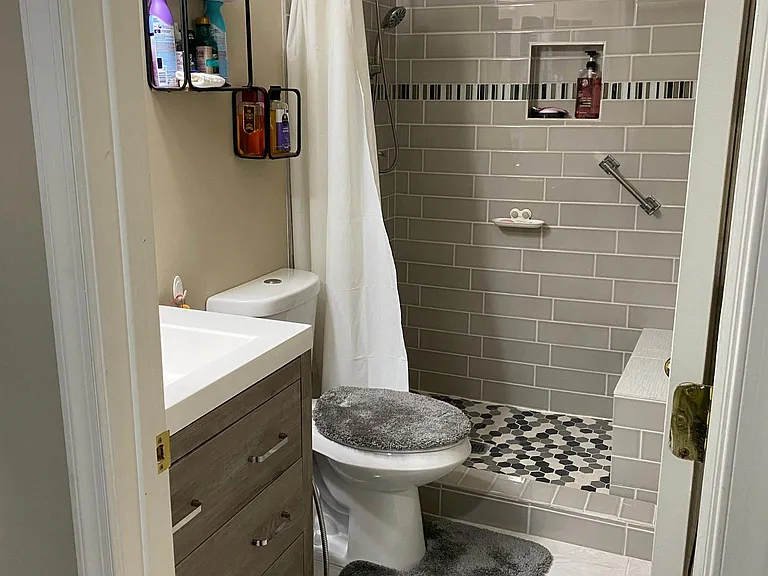 Full bathroom in the basement