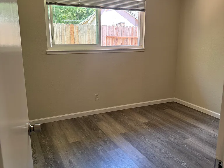 3019 32nd Ave — Photo 6