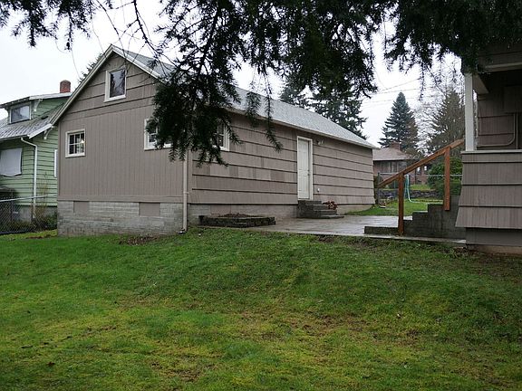 Huge garage w/ workshop