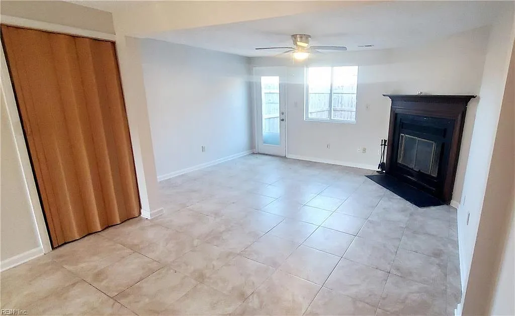 2 bed, 921 sqft, $1,700 — Photo 3