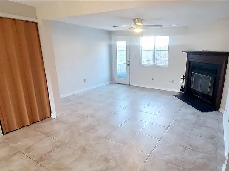 17 Christine Ct — Photo 3