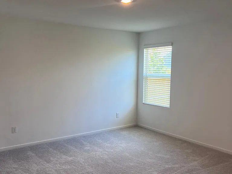 3910 Ontario Way — Photo 6