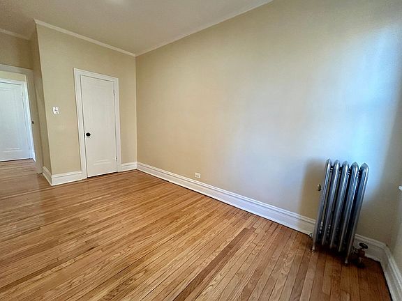 3rd image of 4015-4023 W School St #4017-2S