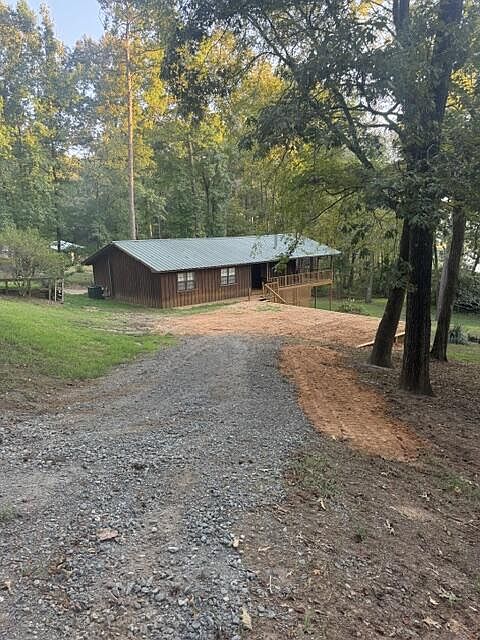 1st image of 540 Lakeview Dr