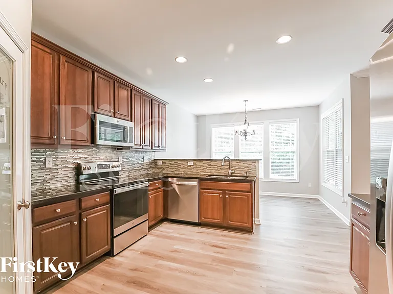 1020 Bridlemine Dr — Photo 5