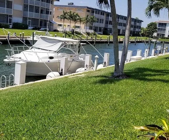 Shore Club — Photo 2