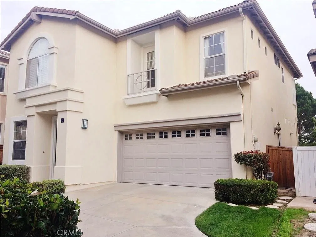 3 bed, 2.5 bath, 2014 sqft, $4,800 — Photo 3