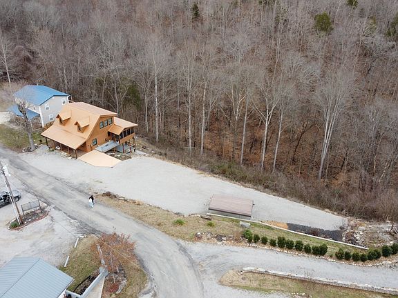 4th image of 225 Bill Hunter Rd