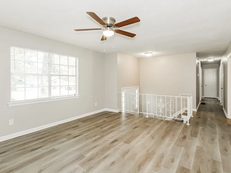 129 Hickory St — Photo 5