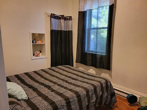 2nd image of 617 W Jackson St APT 1