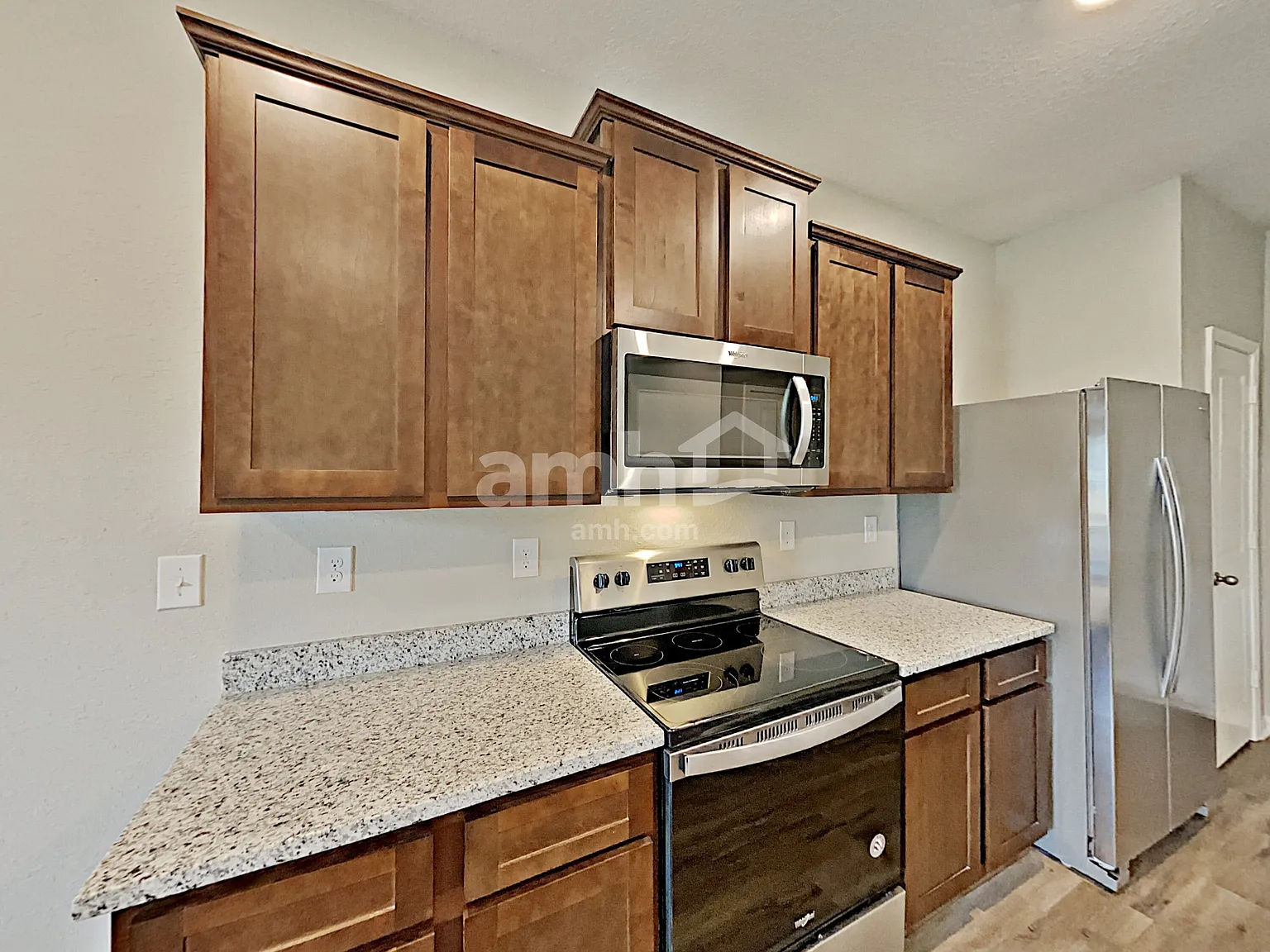 3 bed, 2.5 bath, 1915 sqft, $2,120 — Photo 3