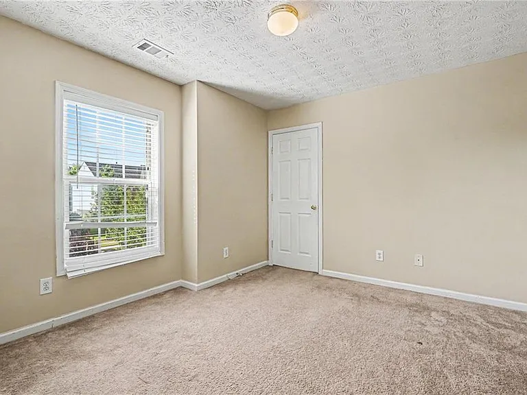 375 Clairidge Ln — Photo 12