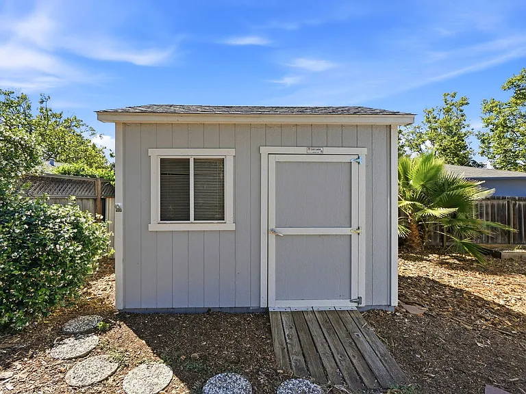 1835 Sandalwood Dr — Photo 27