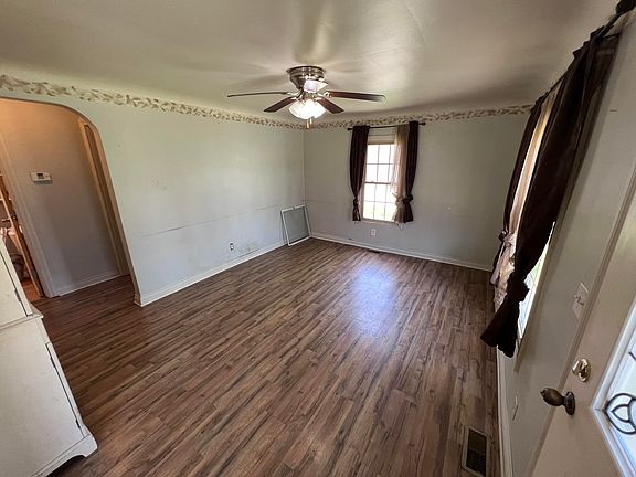 4th image of 840 Hawthorne Ave