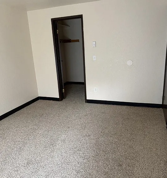HIDDEN CREEK VILLAGE APTS — Photo 8
