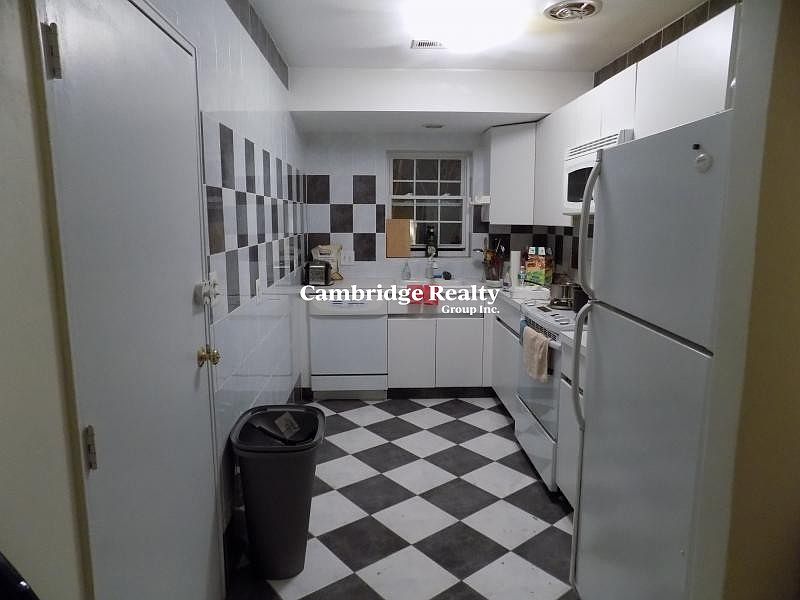 1st image of 125 Lake Shore Rd #4T