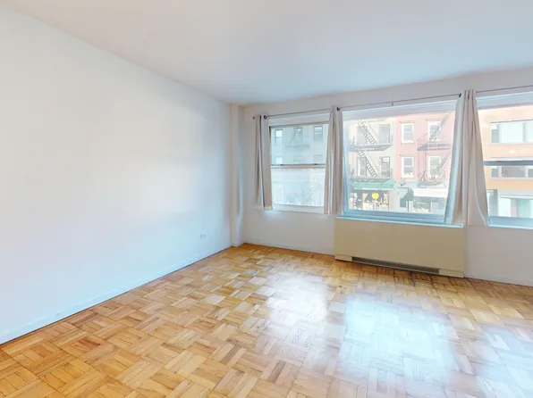 33 Greenwich Avenue image 1 of 5