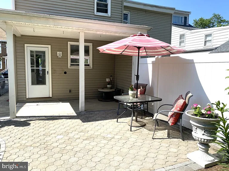 48 Elizabeth St — Photo 15