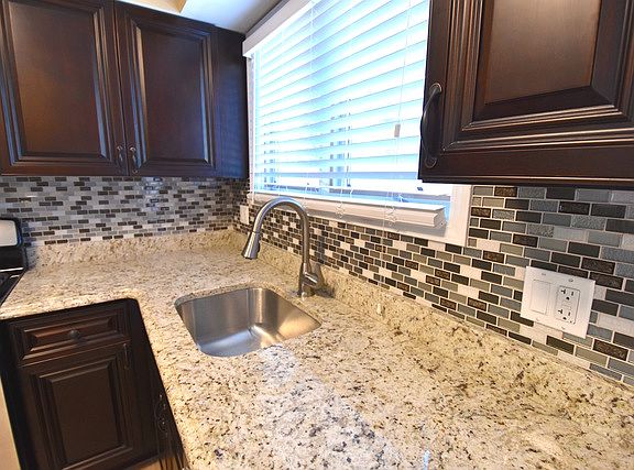 5th image of 530 Queens Ct