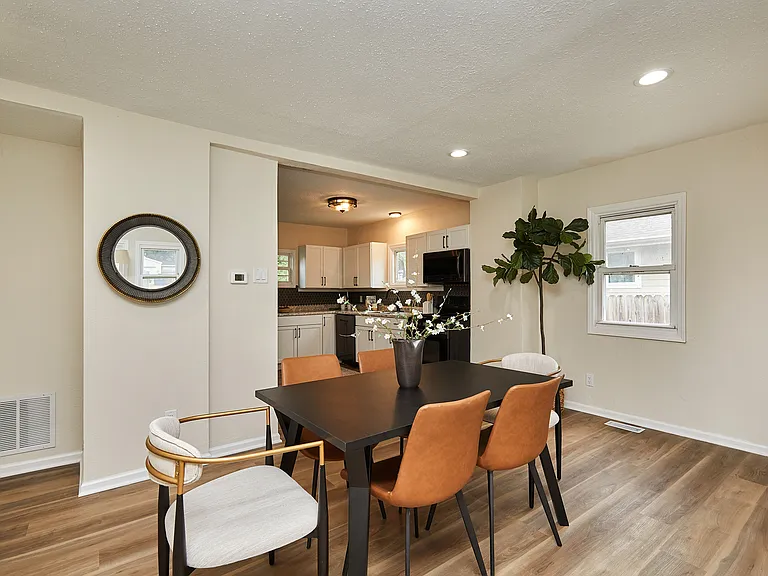 2416 E 38th Ct — Photo 13