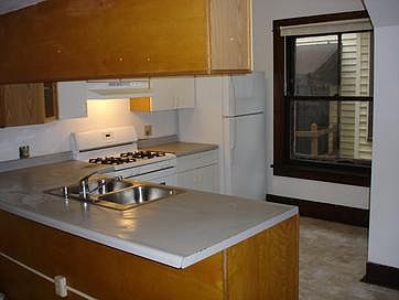 2nd image of 554 W Doty St APT 2