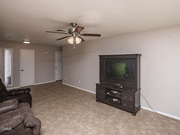 5th image of 156 Acoma Blvd N