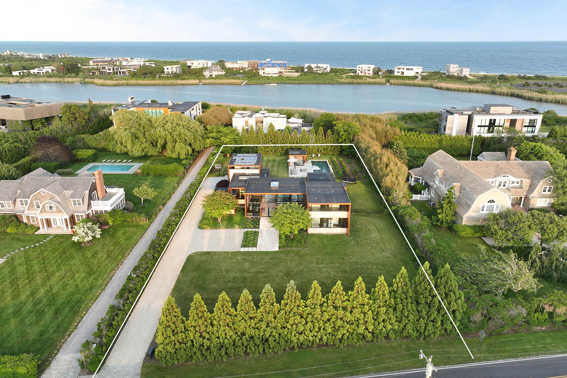 385 Jobs Ln, Bridgehampton, NY 11932 Out East