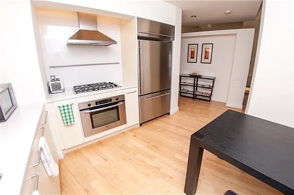 Rented by WIRE International Realty | media 7