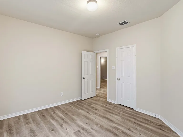 807 Clear Water Dr — Photo 24