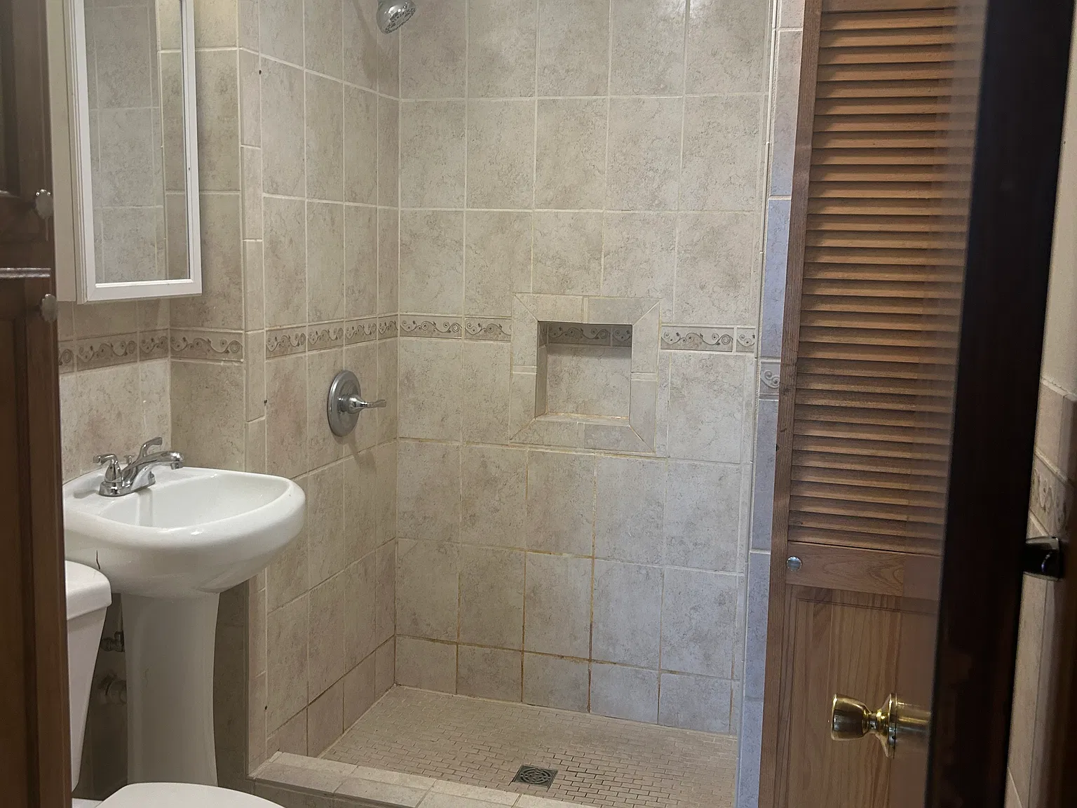 3 bed, 1100 sqft, $1,300 — Photo 4