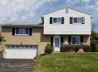 965 Wilamit Dr, Bethel Park, PA