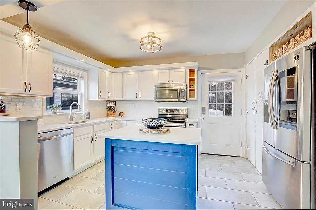 3 bed, 1200 sqft, $3,000 — Photo 4
